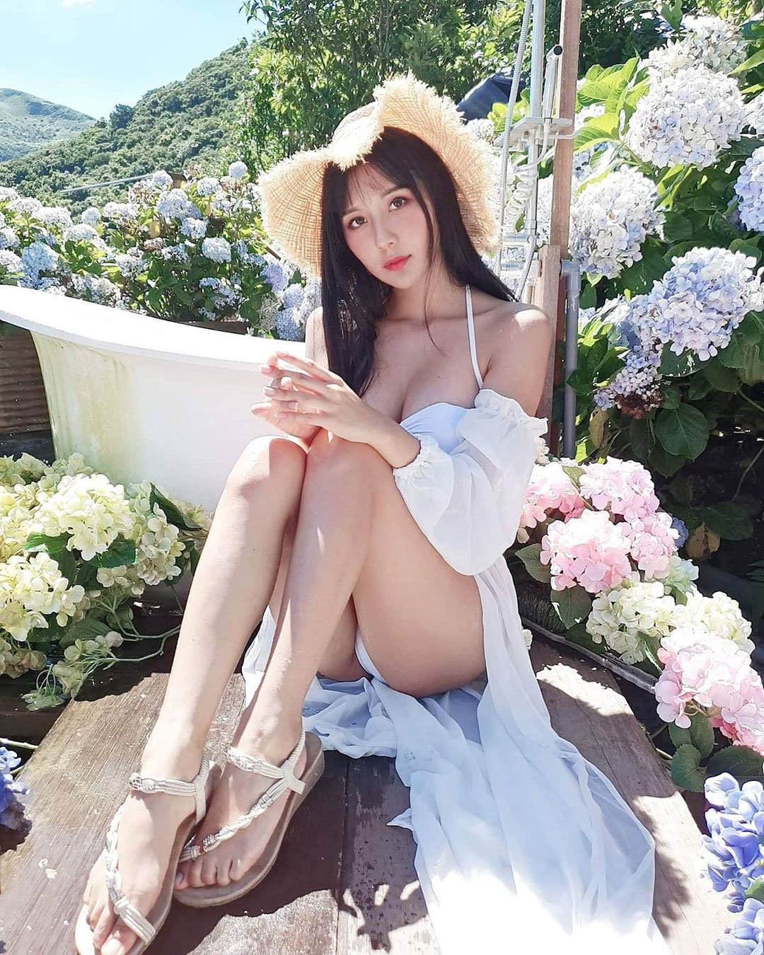 台艺大气质美胸正妹「羽晴Min」，超邪恶比基尼视角「美乳好坚挺」！
