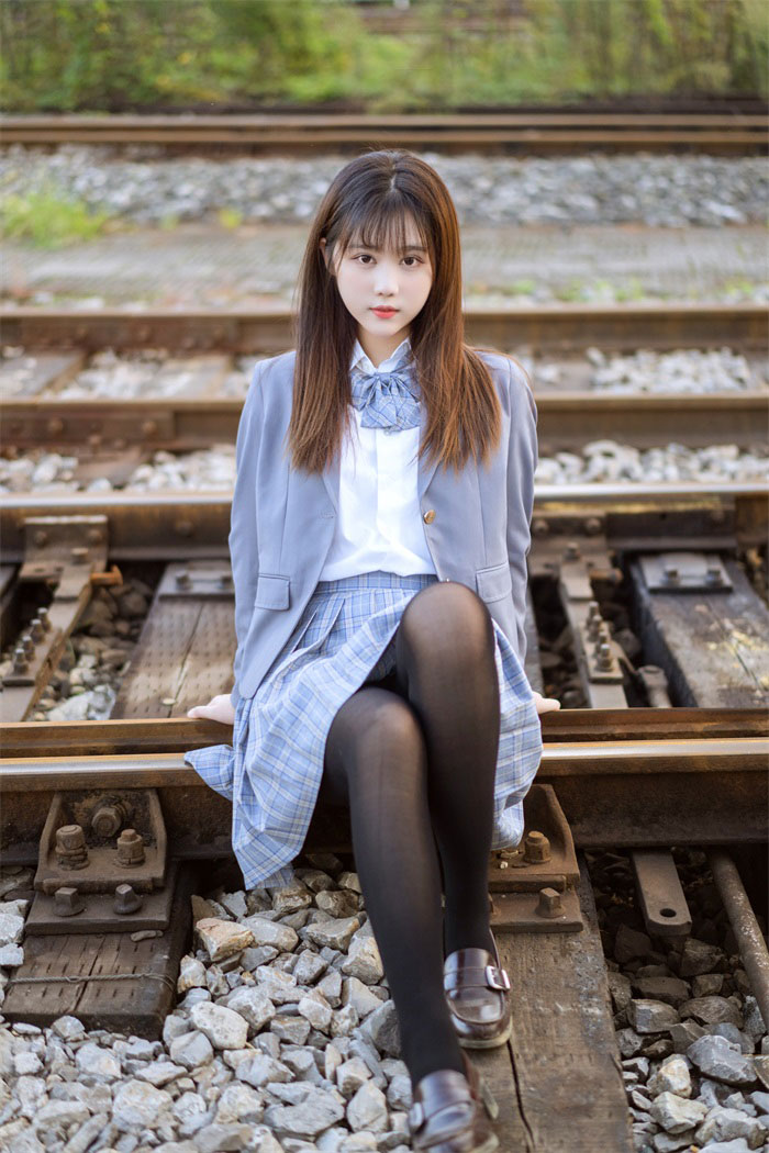 镜酱 - 私奔之制服 [30P-375MB]