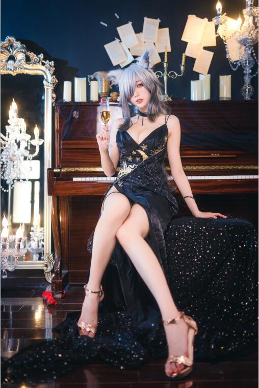 周叽是可爱兔兔 - NO.02 一周年礼服 [24P-337MB]