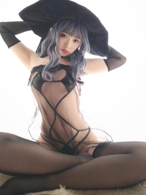 雯妹不讲道理 - NO.024 女巫 [32P4V-201MB]