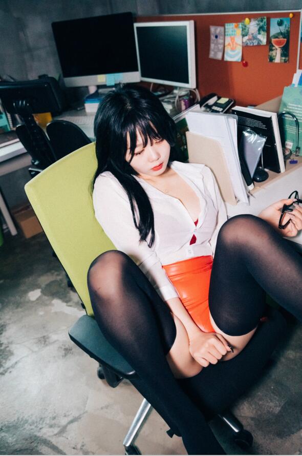 Zia (지아) – NO.026 [Loozy] Office slave 220p6v