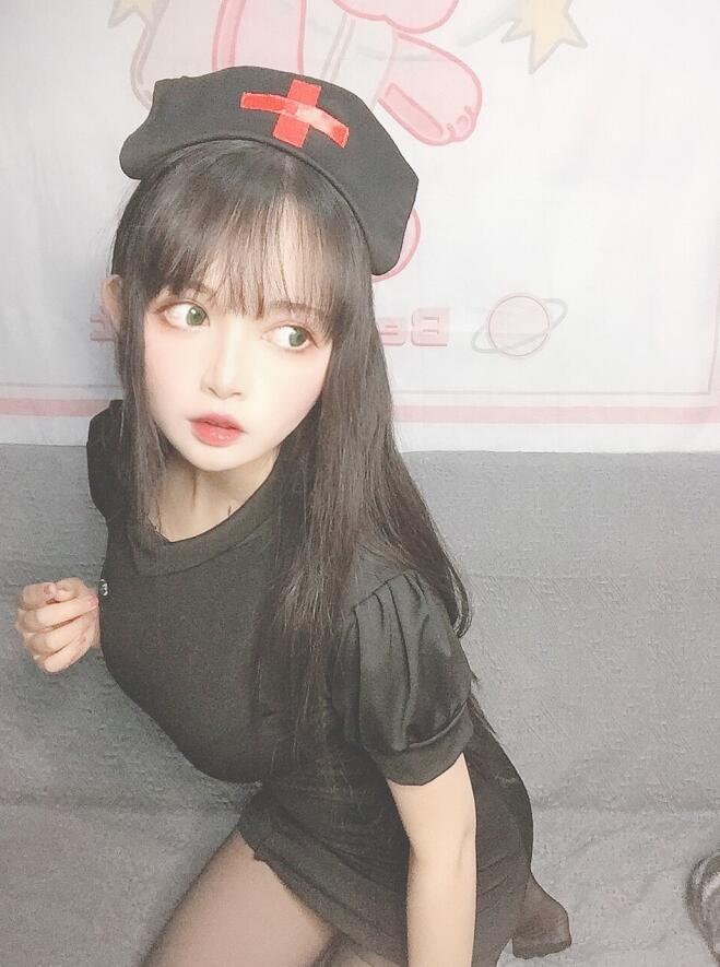 黑猫猫OvO – NO.020 护士喵自拍 19P
