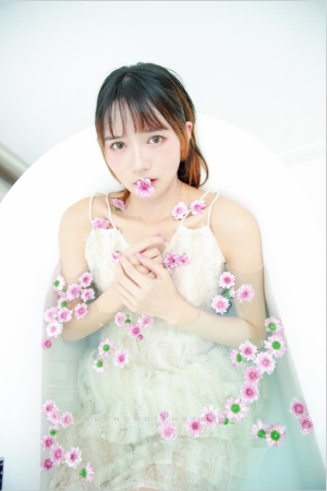 兔子Zzz不吃胡萝卜 – NO.136 浴缸唯美 12p