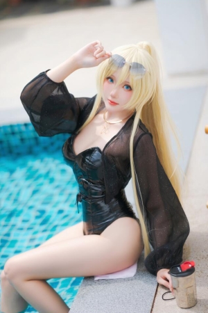 瓜希酱 – NO.81 俾斯麦 泳装 20P