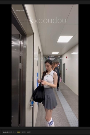 是小逗逗 – 地铁真空20分钟 [1v1.78g]