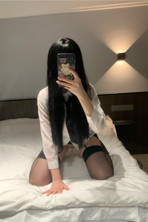 林扣弦 – 吊带妹妹 23P