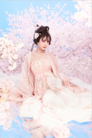 Shika小鹿鹿 – NO.103 桃之夭夭 13P