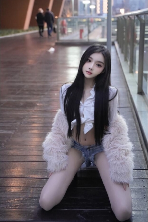 龙雪儿 – 牛仔短裤 [81P／1.09GB]