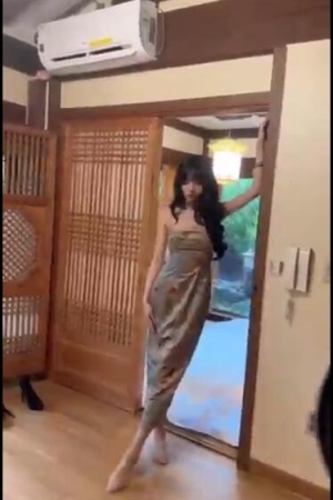 玥儿玥er – 旅拍写真 肉丝 [63P+1V511m