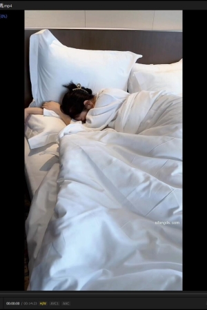 杨晨晨 – 2月哈尔滨旅拍 [2V／1.65GB]