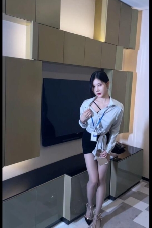 尹甜甜 – 性感女秘书 [1V／115MB]