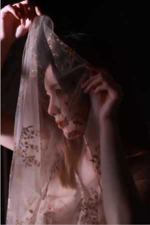 桃良阿宅 – NO.042 花束与影 13P