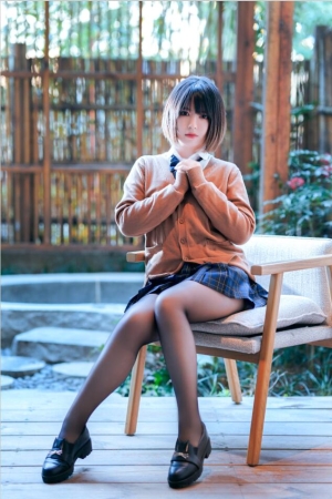 半半子 – NO.83 彼女の制服姿が好き (电车+庭院) 58P