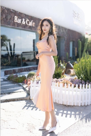 王馨瑶 – 透视大红花 [76P-210.2M]