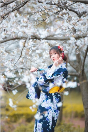Luisa_零纱 – NO.08 樱园浴衣 9P