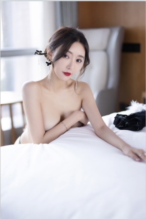 王馨瑶 – 黑色网纱旗袍 [90P-362MB]