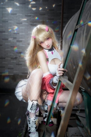 走路摇zly – NO.13 nikke胜利女神 毒蛇 [9P