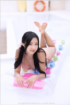 Habin (하빈) – NO.22 Habin’s Rooftop Poolside Fantasy 104P