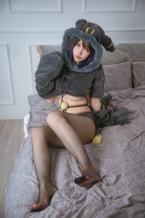 狐洛洛子 – NO.04 月之伊布 45P