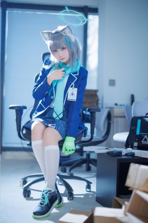 lunananya – NO.13 场照 砂狼白子 [16P