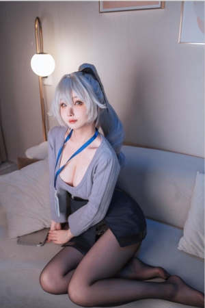 rioko凉凉子 – NO.145 布洛妮娅OL 大鸭鸭 [50P12V