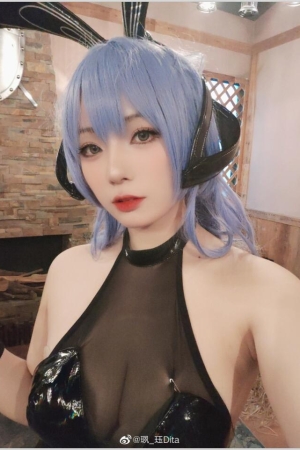 珟_珏Dita – NO.05 6·17自拍〈碧蓝航线〉花园01 [4P