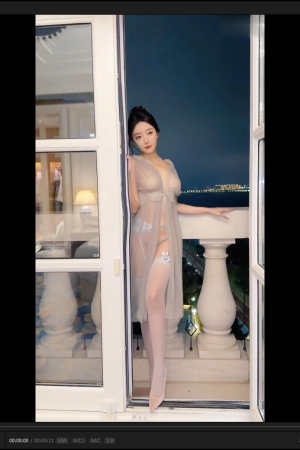 王馨瑶 – 金色裙子配灰色网纱情趣 [1v600m