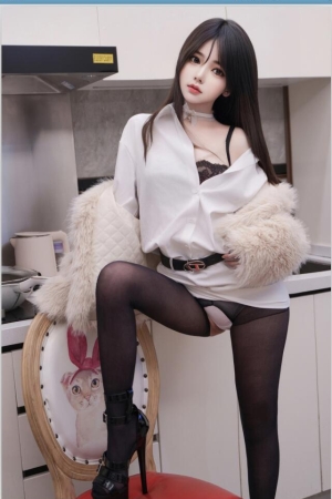 林月月 – 白衣黑丝 [65P／1.23GB]