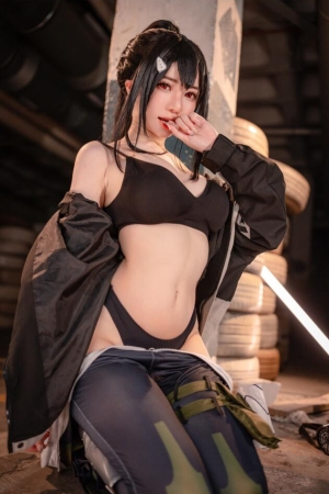 Sally Dorasnow – NO.102 Mina Ashiro [43P+2V