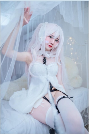 Sally Dorasnow – NO.110 Hatsune [43P