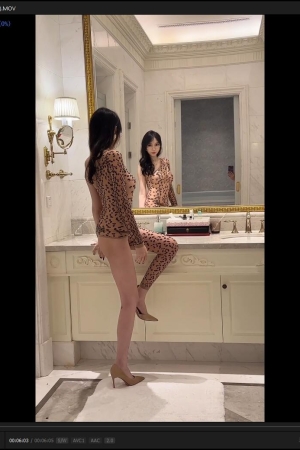 玥儿玥er – 豹纹内衣 拍摄花絮 [85P2V980m