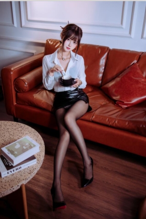 羽生三未 – NO.24 半透ol [27P