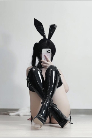 幼愛youmeko – NO.25 黑漆皮高跟兔女郎 [29P