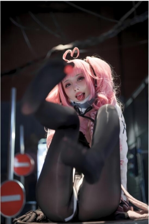 您的蛋蛋 – NO.32 交错战线 粉毛卡提娜 [92P