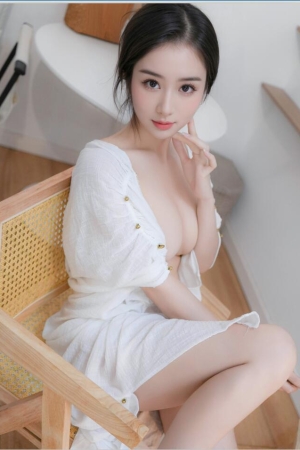 楠芝 – 性感白色长袍 [84P-704MB]