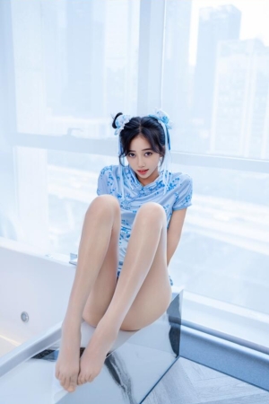 时安安 – 春丽诱人白色丝袜 [90P 800M]