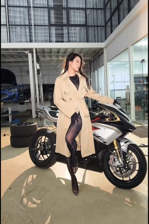 南乔 – 车机车乔女郎 [1V350m]