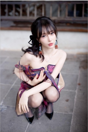 玥儿玥er – 紫色旗袍 拍摄花絮 [70P+6V-1.6G]