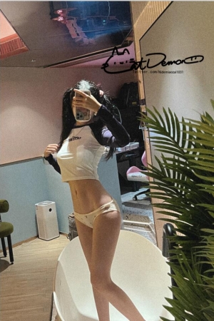 Cat Demon喵崽 – NO.14 ゲームに夢中な裸美少女 [9P