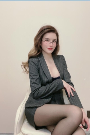 鹿八岁 NO.083 黑丝OL眼镜娘 [20P