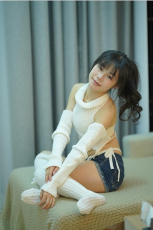 糊糊盟主 NO.009 露背毛衣 [15P