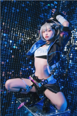 Irisuare 愛莉 – NO.06 Silver Wolf 32p